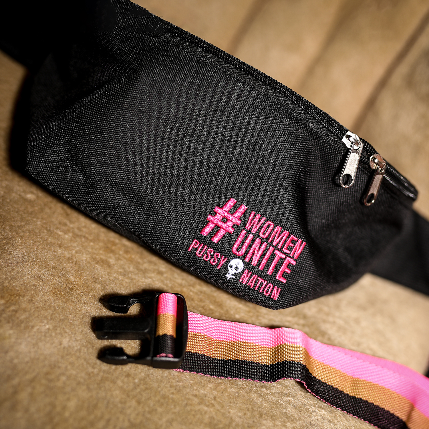 Hauptbild von Carolin Kebekus - Bauchtasche Women Unite