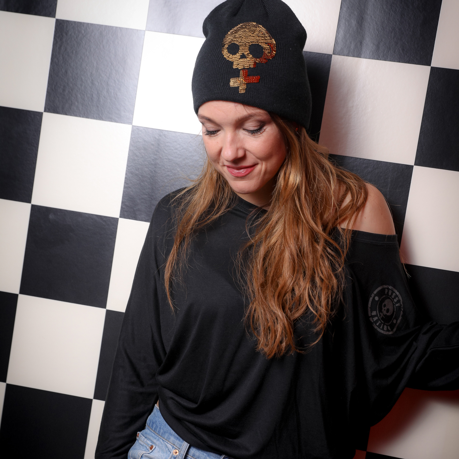 Produktbild für Carolin Kebekus - Beanie Totenkopf mit Wendepailetten, schwarz