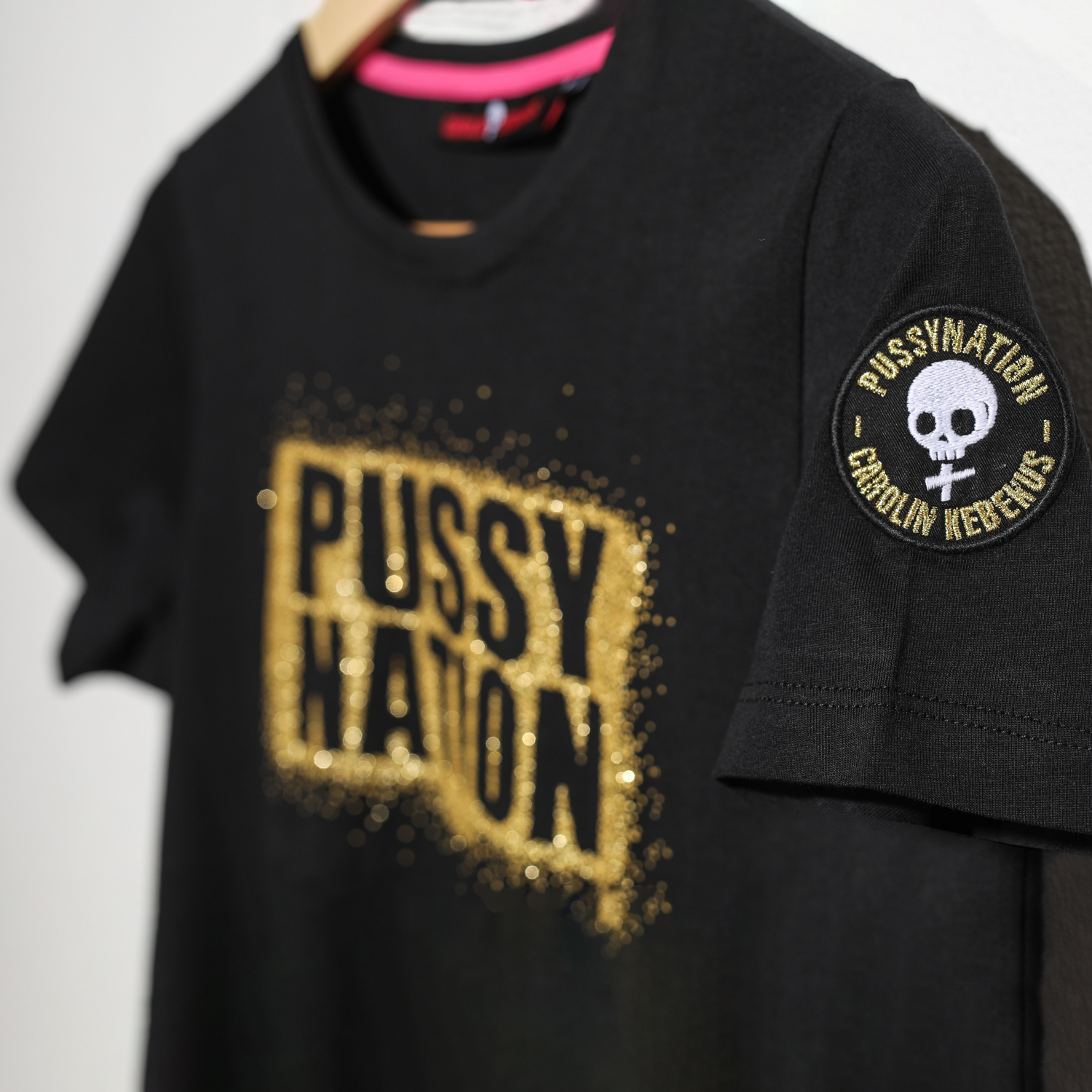 Thumbnail 3 von Carolin Kebekus - T-Shirt PussyNation, gold