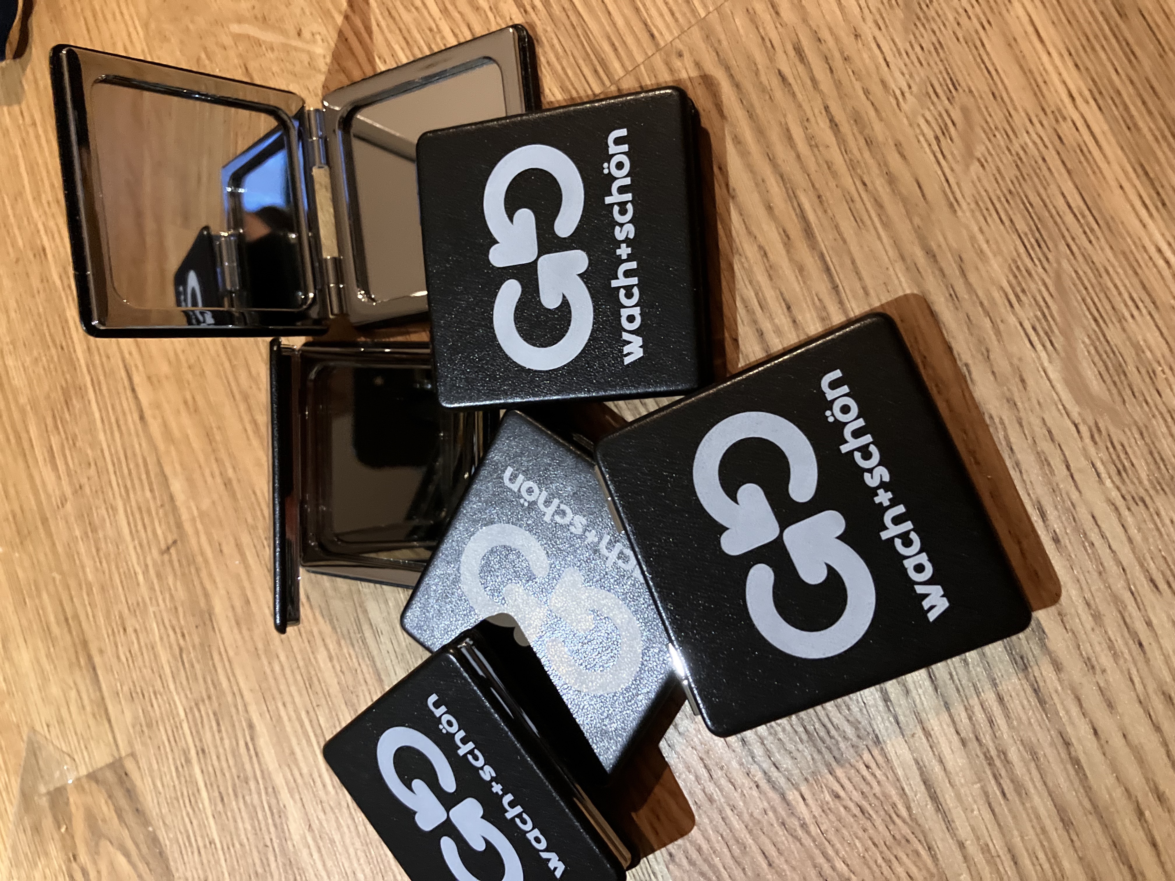 Produktbild für Schminkspiegel „Wach + Schön“