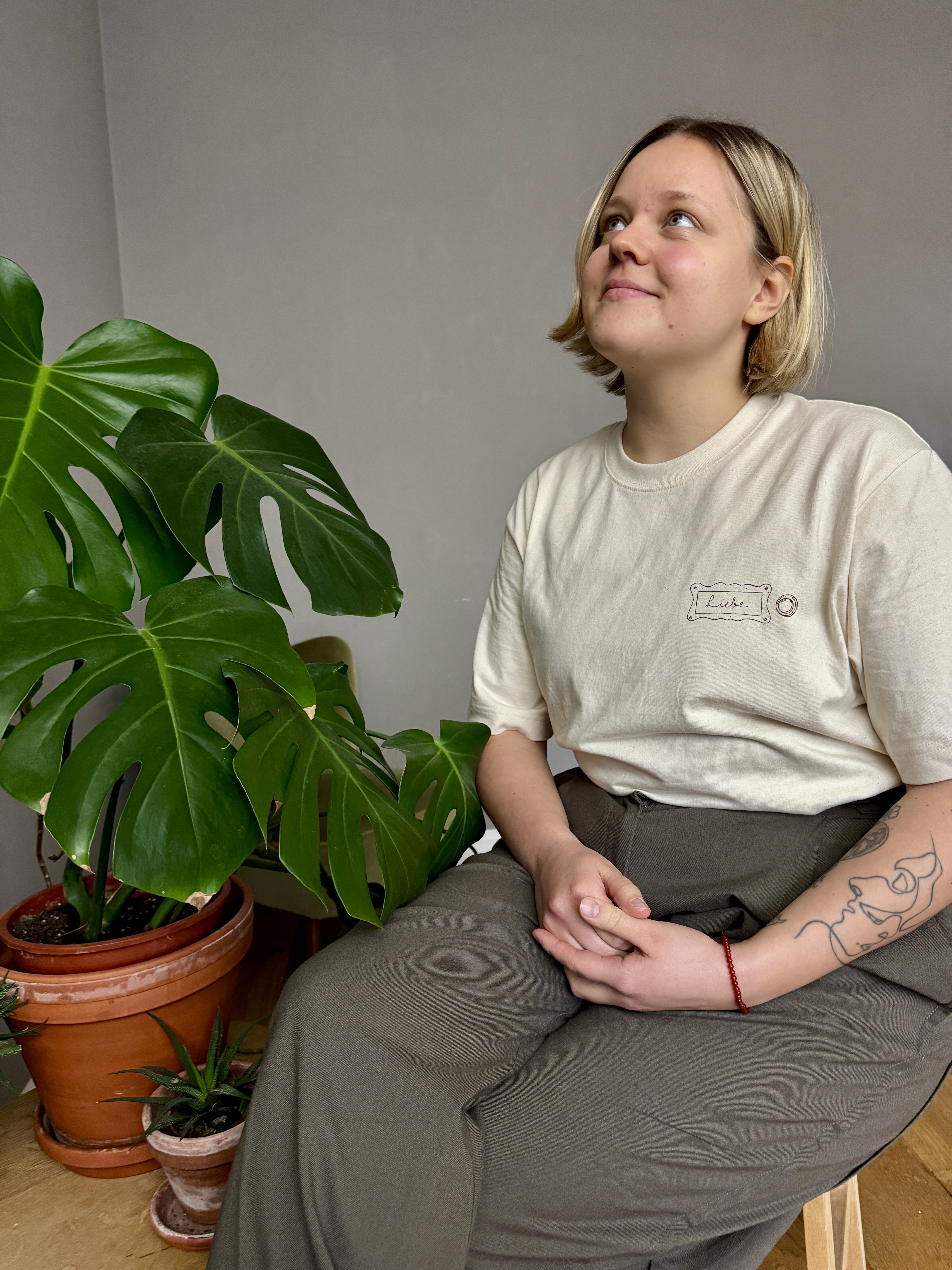 Thumbnail 3 von Shirt „Liebe vor der Tür“ front & back Druck