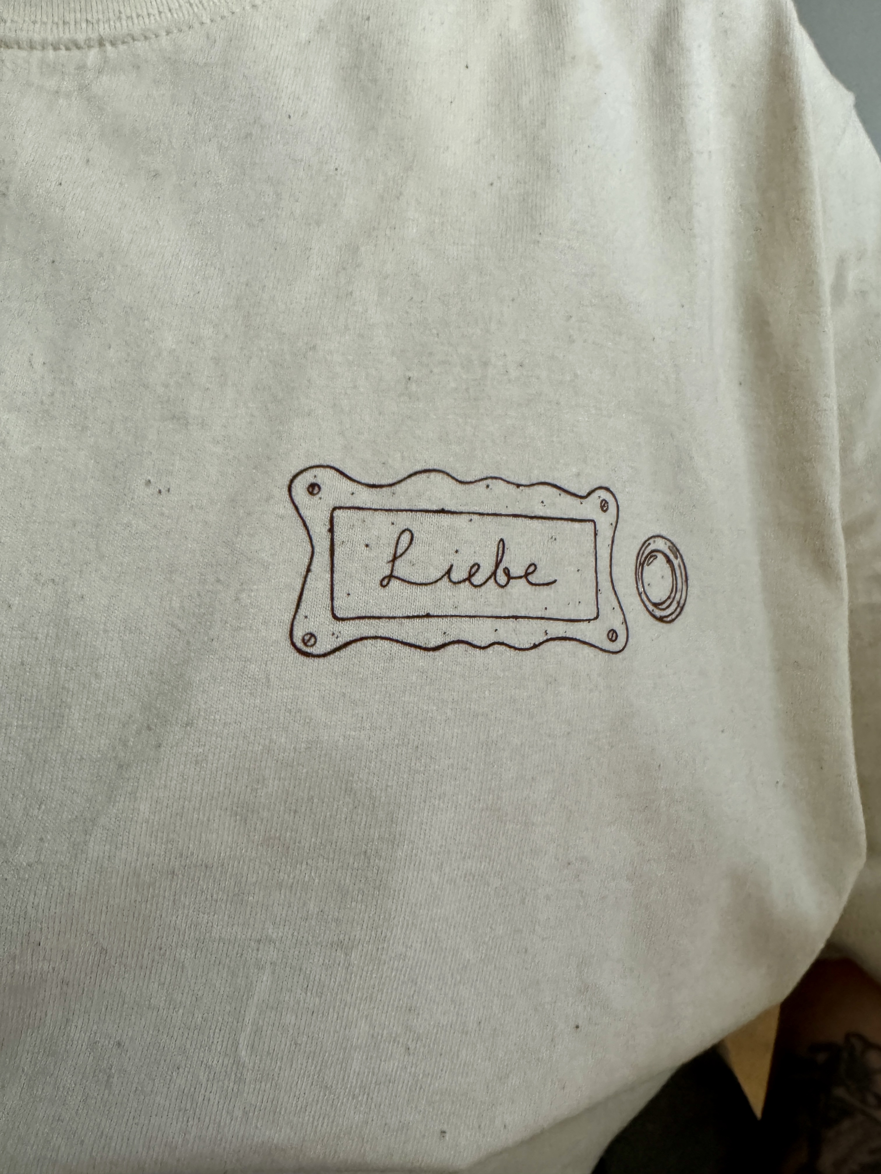 Thumbnail 4 von Shirt „Liebe vor der Tür“ front & back Druck