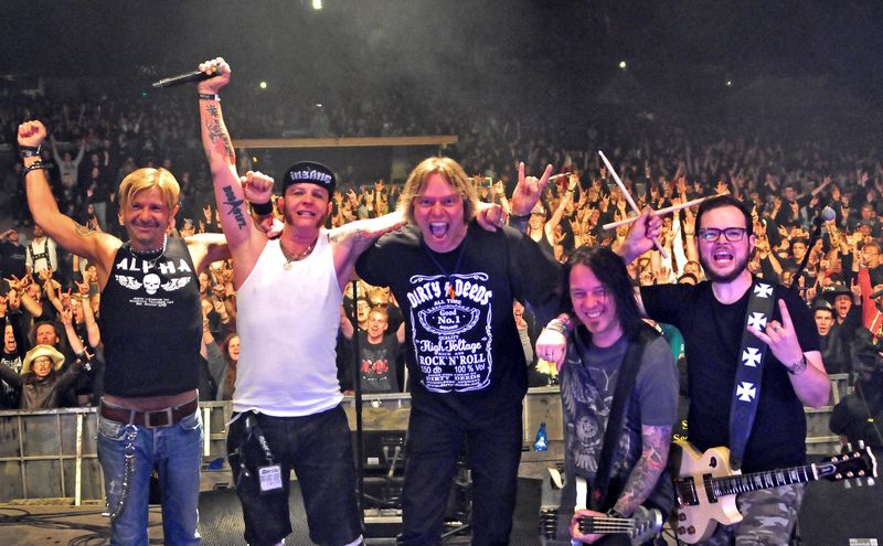 Veranstaltungsbild für Dirty Deeds, Priest United