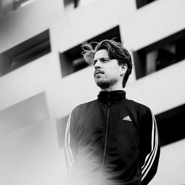 Profilbild von he is tall.